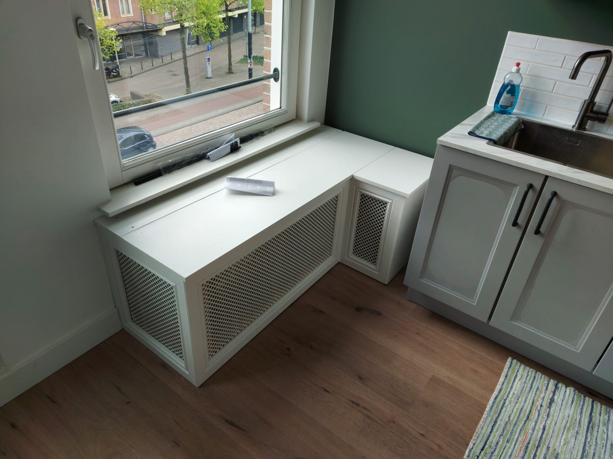 Radiator cover-bench with storage room